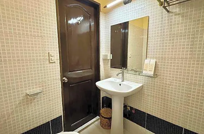 Park Avenue 2443 Pasay Hotel 3*