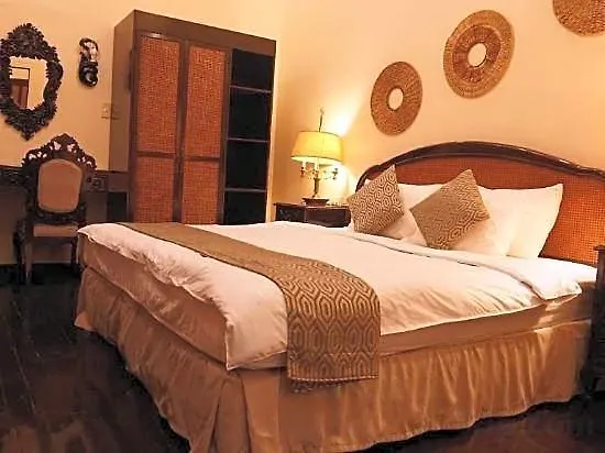 Park Avenue 2443 Pasay Hotel