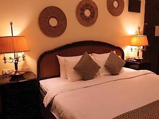 Park Avenue 2443 Pasay Hotel 3*
